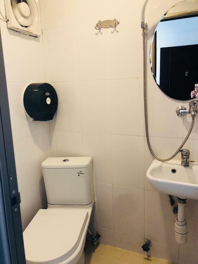 Chung Kiu Come Inn Гонконг Экстерьер фото
