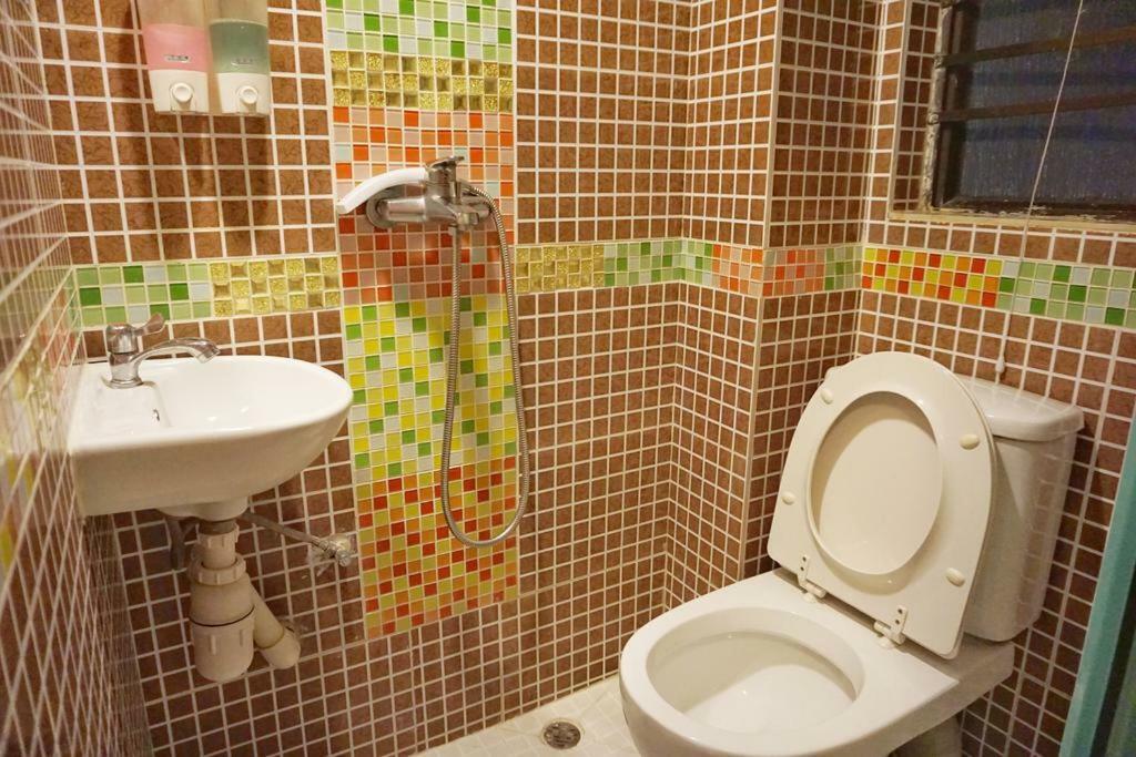 Chung Kiu Come Inn Гонконг Экстерьер фото
