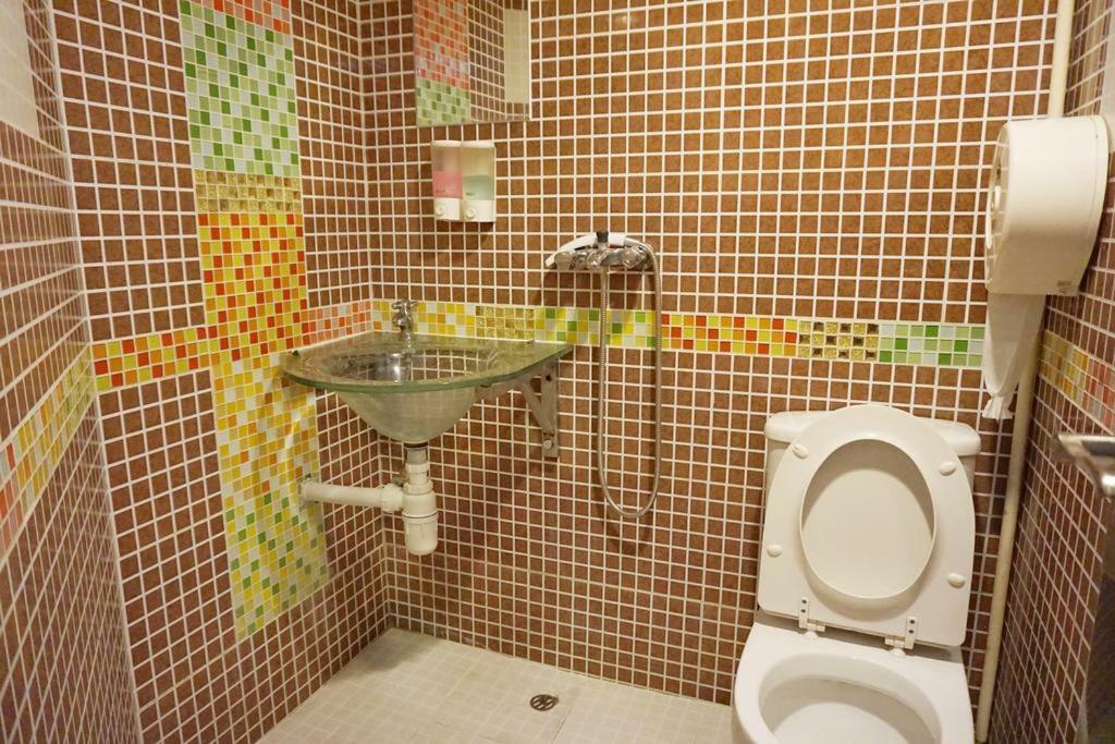 Chung Kiu Come Inn Гонконг Экстерьер фото